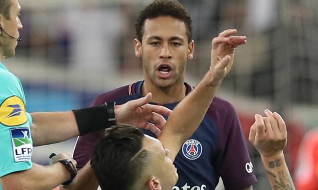 Neymar scoret, måtte bli beskyttet med skjold, og ble utvist: - Det er så barnslig